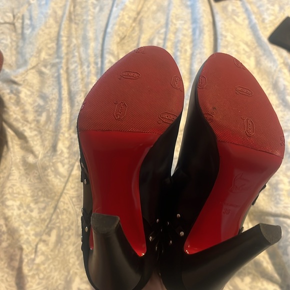 Black red bottom booties - Picture 2 of 3